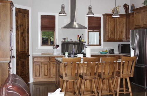 Driftwood House | 3 Detached Suites With Private Baths & AC, 5 King beds, Acreage, Pond, Firepit