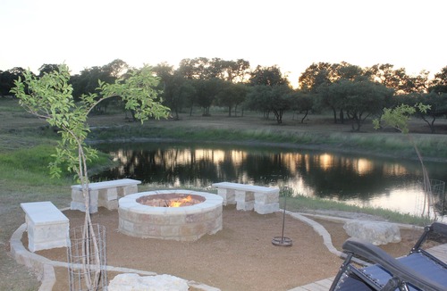Driftwood House | 3 Detached Suites With Private Baths & AC, 5 King beds, Acreage, Pond, Firepit