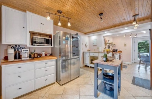 Salem House | 3 en suite bedrooms and a private heated pool.