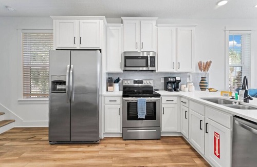 Jacksonville Beach House | 3 EnSuite Bedrms, Sunrise View, Bikes,BBQ, Firepit