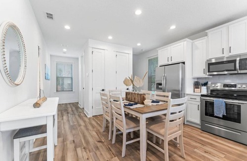 Jacksonville Beach House | 3 EnSuite Bedrms, Sunrise View, Bikes,BBQ, Firepit