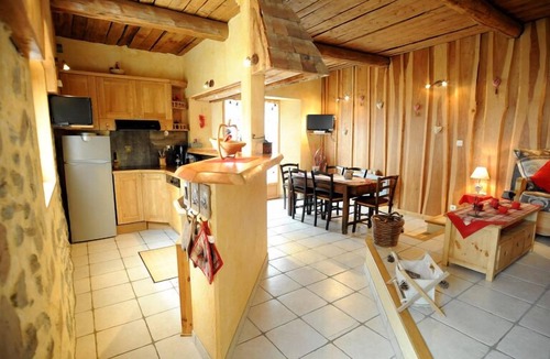 Theus Ski Chalet | 3 epis lodging in Theus. Renovated farmhouse, heart of Serre-Ponçon Country