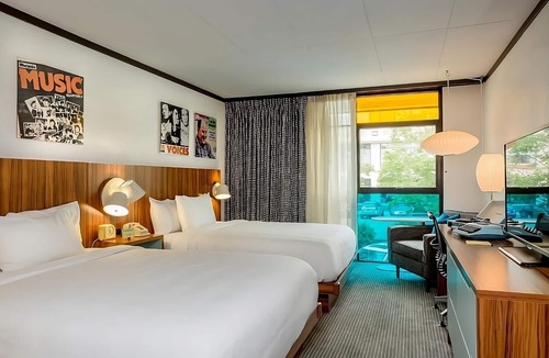 West Fens Hotel | 3 Family-friendly Units Close to Franklin Park Zoo! Valet Parking, Pets Alowed!