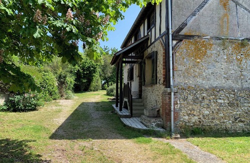 Les Andelys House | 3★ Family Holiday Home near Giverny with Garden & Parking
