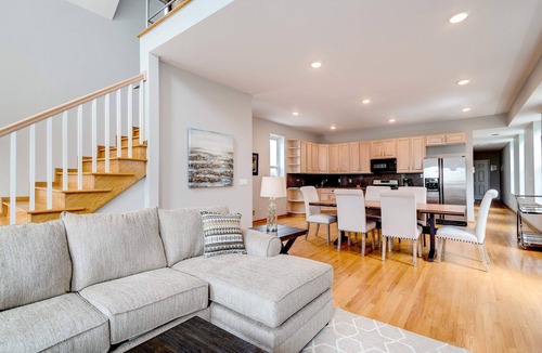 Pulaski Park Apartment | 3 Flat Building Downtown - With Private Patios