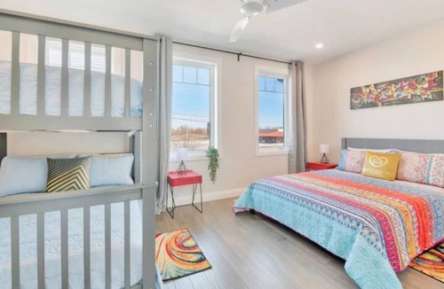 Walkerville House | 3 Floor Apartment with Private Hot Tub & Sauna
