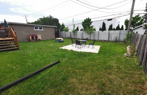 Brossard House | 3 free parking,15 mins to old Montreal port(Pet Friendly)