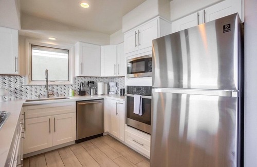 Mission Beach House | 3 Full Floors across 40' of Ocean Frontage *Hot Tub*