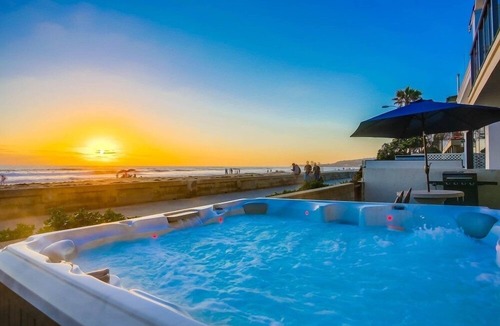 Mission Beach House | 3 Full Floors across 40' of Ocean Frontage *Hot Tub*