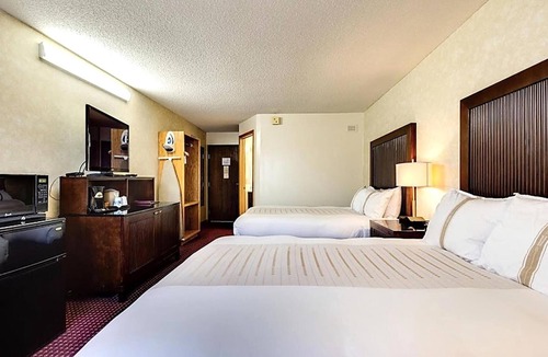 Devils Lake Hotel | 3 Group-Friendly Stay Near Devils Lake Regional Airport | Free Parking & Bfast