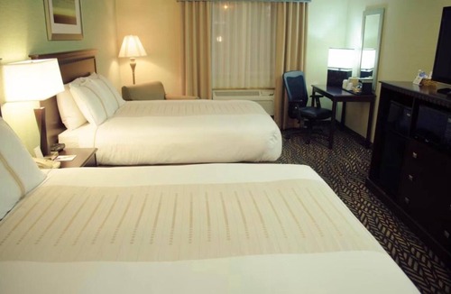 Devils Lake Hotel | 3 Group-Friendly Stay Near Devils Lake Regional Airport | Free Parking & Bfast