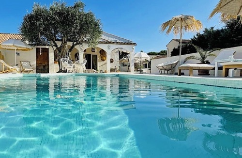 Cuxac-dʼAude Villa | 3 guest rooms with beautiful pool in a haven of peace