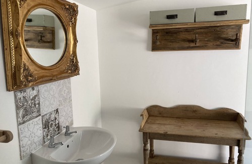 Longhope House | 3 Guests - Pet Friendly - Grid Tree-house