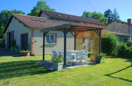 La Boissiere-des-Landes Cottage | 3* house between sea and countryside with jacuzzi and 18 kms beach
