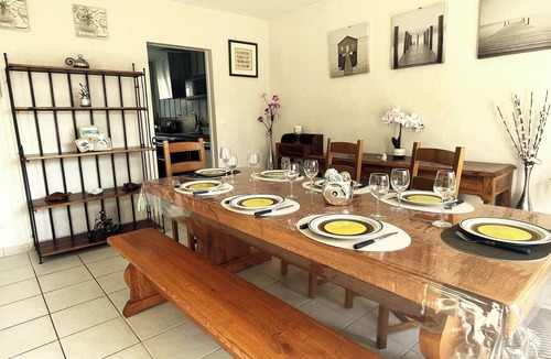 Port-en-Bessin-Huppain House | 3★ house 80 m from Omaha Beach Golf Course, enclosed garden and quiet location