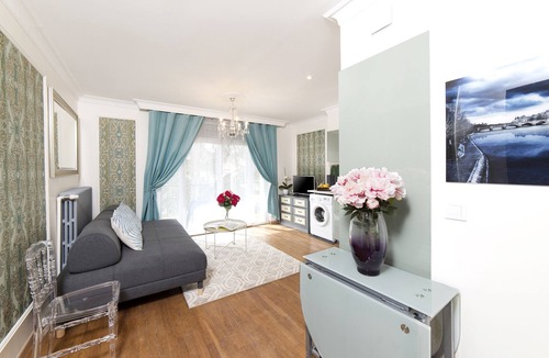 Villejuif Apartment | 3 Independent Apartments with Balcony – Line 7