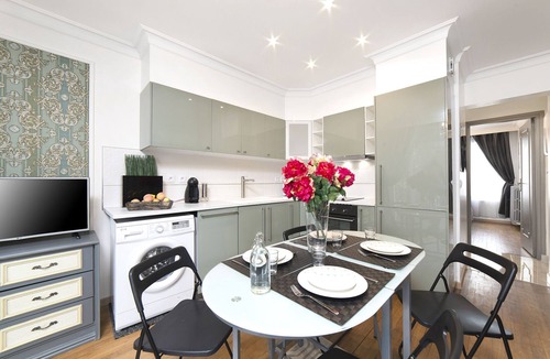 Villejuif Apartment | 3 Independent Apartments with Balcony – Line 7