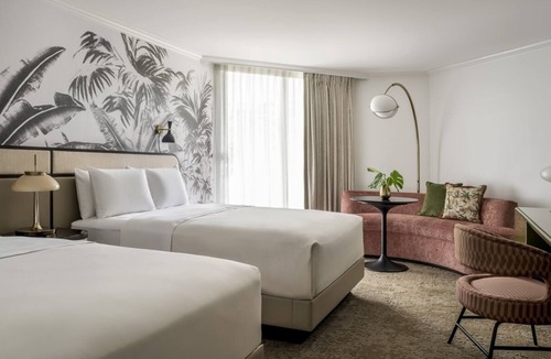 Hunt Club Hotel | 3 Inviting Golfside Rooms Near Beautiful Beaches and Dining