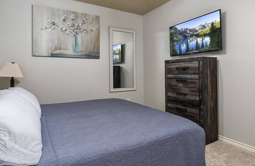 Wellborn House | 3 King Beds / 3 Full Baths / 5 min to Kyle Field