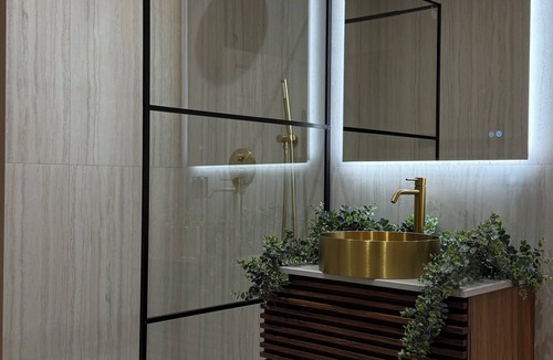 Central Northside Apartment | 3 KING BEDS Free parking Steps from Everything