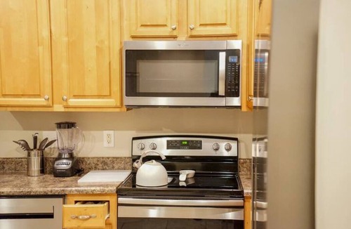Kreole Apartment | 3 King Beds, Full Kitchen, W/D, Feels Like Home