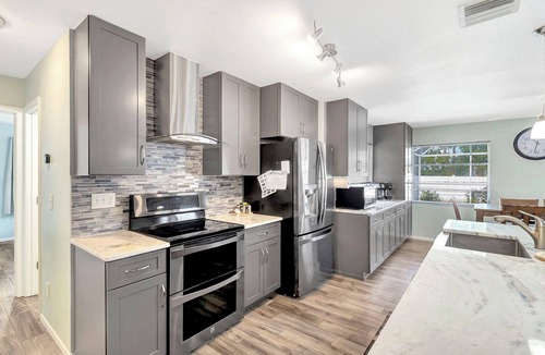 Englewood East Villa | 3 king beds, full refund*, heated pool, sleeps 6