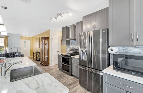 Englewood East Villa | 3 king beds, full refund*, heated pool, sleeps 6
