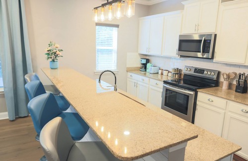 Wessex Square House | 3 King Beds -Game Room- Crib-Grill-Fenced Yard