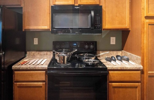 Arcadia Apartment | 3 King Beds, Perfect for Long Stays