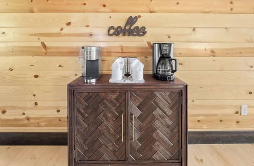 Hochatown Cabin | 3 King Suites, Hot Tub, Firepit, Playset, Dogs OK