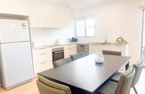 Wagga Wagga Apartment | 3 Lampe in the CBD