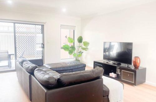 Wagga Wagga Apartment | 3 Lampe in the CBD