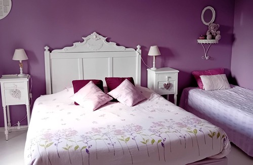 Ryes Bed & Breakfast | 3 "Le Chant Des Oiseaux" guest rooms 5 minutes from beaches and historic sites