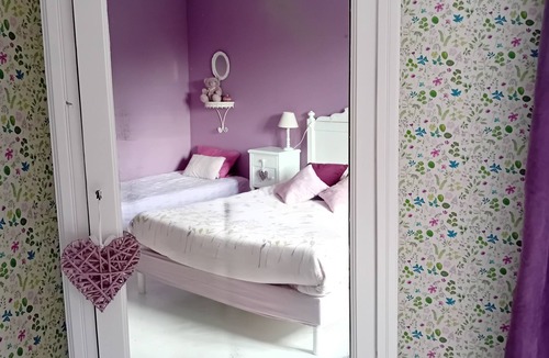 Ryes Bed & Breakfast | 3 "Le Chant Des Oiseaux" guest rooms 5 minutes from beaches and historic sites