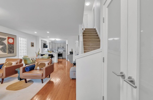 Richmond House | 3-level Residence - 8 min Downton