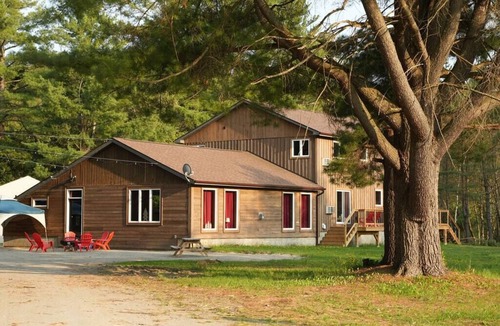 Algonquin Highlands Apartment | #3 Lodge Room (2 Double Beds)