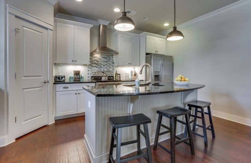 Edgehill House | 3 Luxury Belmont Homes Near Vandy w/11 King Beds | 6 Living Rooms & Workspaces | Sleep 34 in Walkable Location to 12 South, Edgehill & Hillsboro Village | Ideal for Groups, Families & Gatherings | 24/7 Hospitality