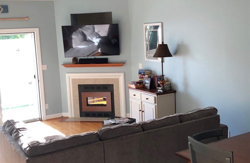 Smith Mountain Lake House | 3 Master Suite, 3 BA spacious townhome on SML with Boat and Slip
