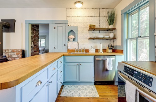 South Dennis Cottage | 3 Mi to Beach: Historic Farmhouse on Cape Cod!