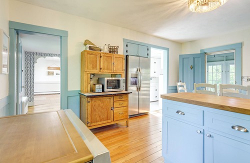 South Dennis Cottage | 3 Mi to Beach: Historic Farmhouse on Cape Cod!
