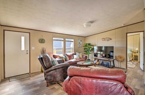 Port O Connor House | 3 Mi to Beach: Home w/Deck in Port O'Connor!