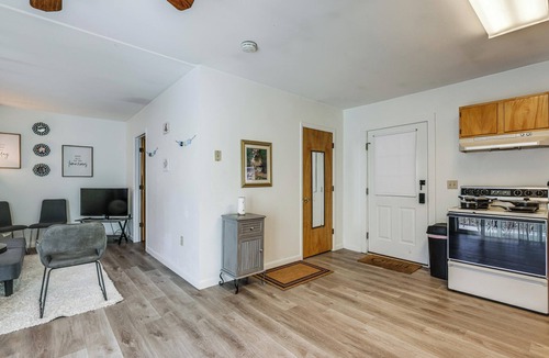 Saratoga Springs House | 3 Mi to Belmont Stakes! Pet-Friendly Home w/Patio