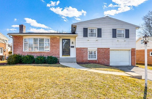 Sinking Spring House | 3 Mi to Berkshire Mall: Suburban Stay w/Yard!