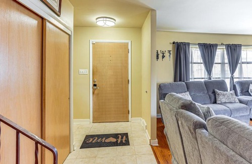Sinking Spring House | 3 Mi to Berkshire Mall: Suburban Stay w/Yard!