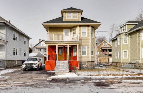 Milton Apartment | 3 Mi to Blue Hills Skiing & Hiking! Couple’s Apt