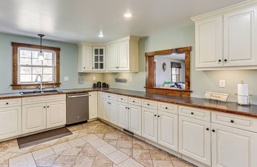 Bernville House | 3 Mi to Blue Marsh Lake: Spacious Home w/Deck