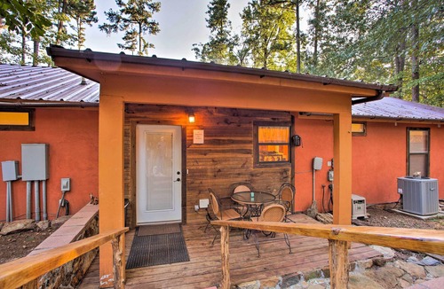 Broken Bow Cabin | 3 Mi to Broken Bow Lake: Cabin w/Hot Tub & Deck!
