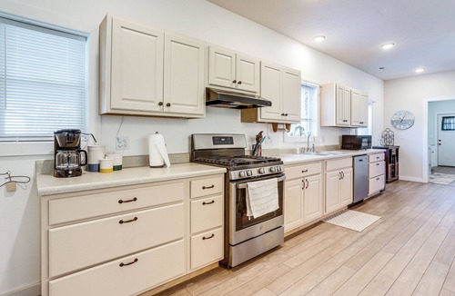 Isabella House | 3 Mi to Bull Shoals Lake: Peaceful Escape w/Patio