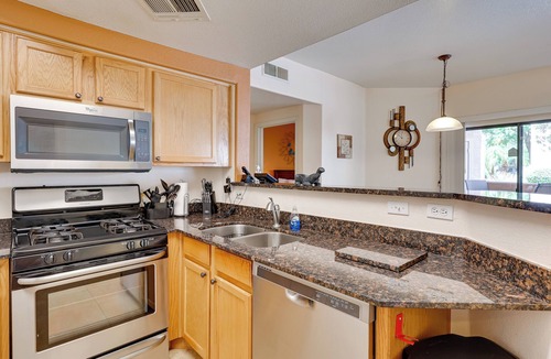 Maryvale Village Condo | 3 Mi to Camelback Ranch: Condo w/Pool Access