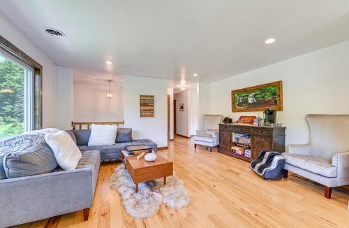 East Jewett House | 3 Mi to Colgate Lake: Mtn-View Home, Deck + Grill!